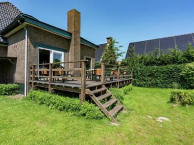 Quaint Holiday Home in Friesland by the Lake