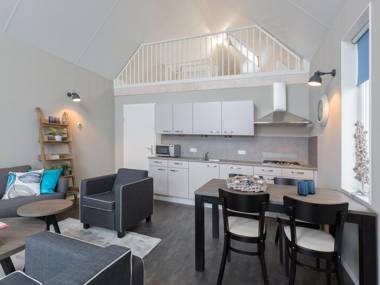 Modern holiday home with a microwave Tjeukermeer at 5 km.