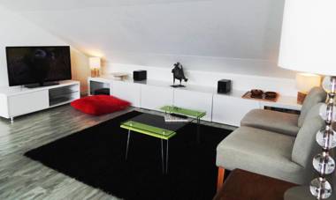 6pers Modern harbor house Jasmijn with fenced garden and lake view