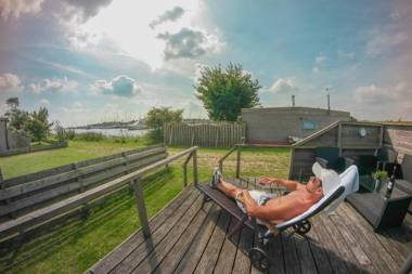 4 pers Mia Holiday home with lake view in front of the Lauwersmeer