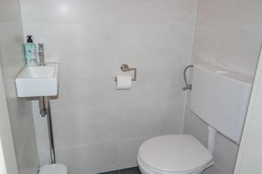 Heide 6pers Waterfront house at a typical dutch canal by the Lauwersmeer