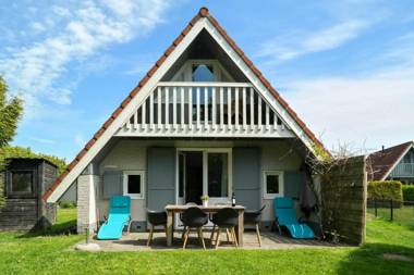 Olivia 6pers House with a private garden close to the National Park Lauwersmeer