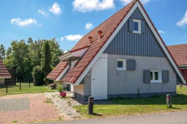 Olivia 6pers House with a private garden close to the National Park Lauwersmeer