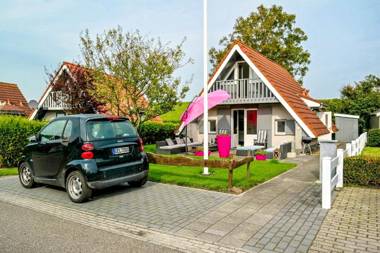 Joke am Deich 6 pers house with equipped terrace behind a dike at Lauwersmeer