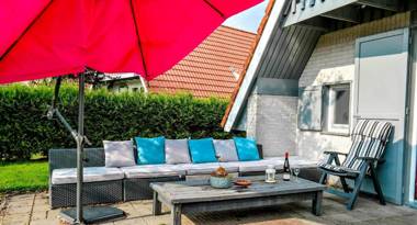 Joke am Deich 6 pers house with equipped terrace behind a dike at Lauwersmeer