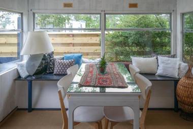 Het kleine Huis mobile home by the harbour and the Lauwersmeer