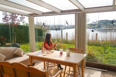4 pers Holiday Home Hilla with winter garden in front of the dike directly on the Lauwersmeer