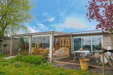 4 pers Holiday Home Hilla with winter garden in front of the dike directly on the Lauwersmeer