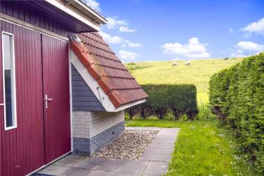 am Deich 6 pers House with a private terrace behind a dike by the Lauwersmeer