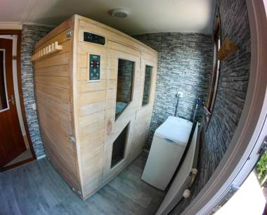 Chalet Valentina directly on the Lauwersmeer