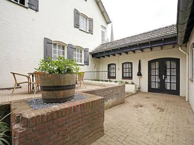 Modern Holiday Home in Grubbenvorst near River Maas