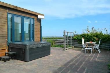 Entire house - 4 pers Holiday home Aurora with directly on the Lauwersmeer