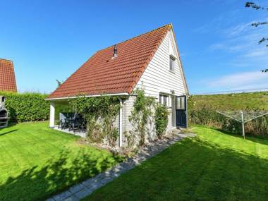 Superb detached house with spacious garden near the Lauwersmeer and wifi.