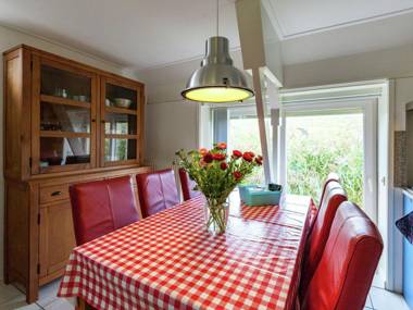 Superb detached house with spacious garden near the Lauwersmeer and wifi.