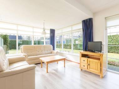 Detached holiday home with combi microwave in green Twente