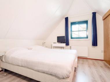 Detached holiday home with combi microwave in green Twente