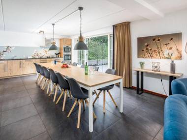 Spacious home with whirlpool and four bathrooms in Twente