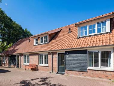 Spacious home with a whirlpool and six bathrooms in Twente