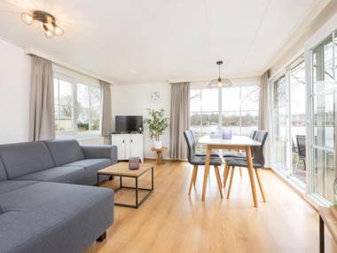 Comfortable chalet with a combi microwave in green Twente