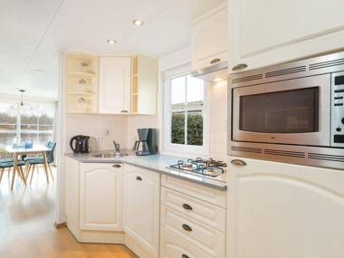 Comfortable chalet with a combi microwave in green Twente