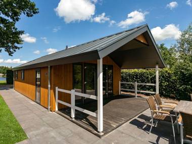 Luxurious lodge with airco located beside a lake