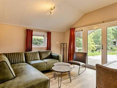 Luxurious lodge with airco located beside a lake