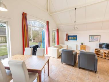 Comfortable bungalow with a combi microwave in green Twente