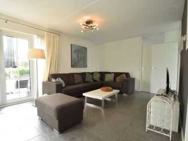 Luxury detached holiday home located in Earnewâld in the heart of the lake area