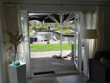 Luxury detached holiday home located in Earnewâld in the heart of the lake area