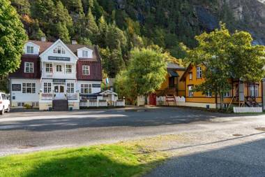 Valldal Fjord Lodge B&B