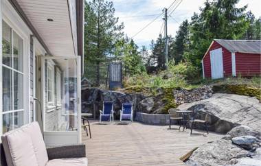 Beautiful home in Tvedestrand with 4 Bedrooms