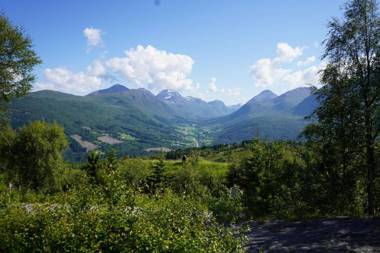 Lake View Apartment with loft