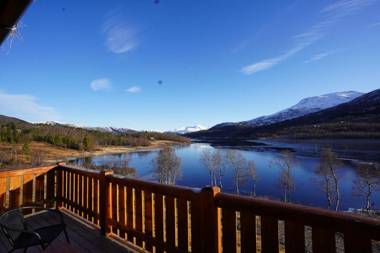 Lake View Apartment with loft