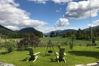 Orheimstunet - Gårdsferie for storfamilien der også hunden er velkommen