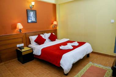 Hotel Silver Oaks Inn