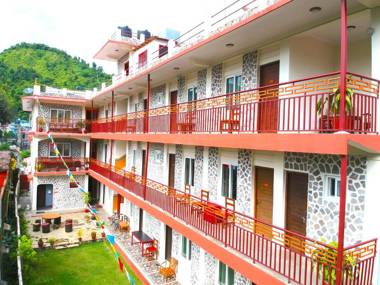 Three Jewels Boutique Hotel