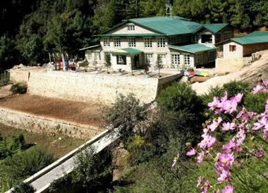 Yeti Mountain Home Monjo