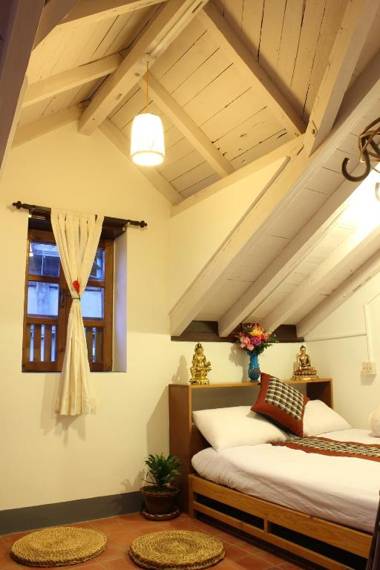 Hiranya Guest House