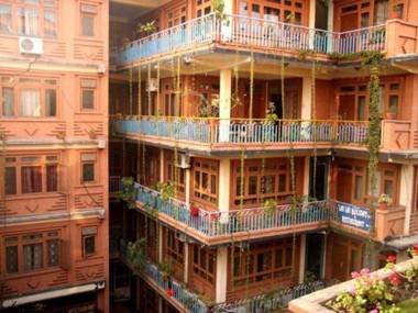 Modern Lai Lai Holiday Inn