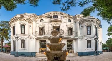 Royal Empire Boutique Hotel