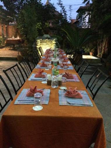 Vajra Guest House & Restaurant