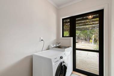 Hillside Hideaway - Kaiteriteri Holiday Home