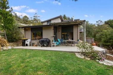 Hillside Hideaway - Kaiteriteri Holiday Home
