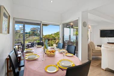 Breakers Bay on the beach - Kaiteriteri Holiday Home