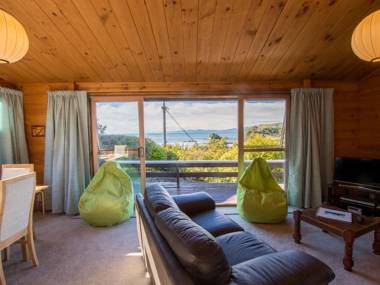 Beach House on the Ridge - Kaiteriteri Holiday Home