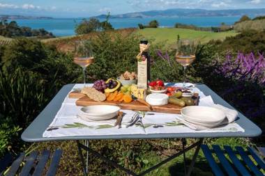 Waiheke Luxury Blue and Green Rooms