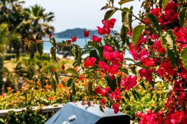 Sunshine Cottage by the Sea