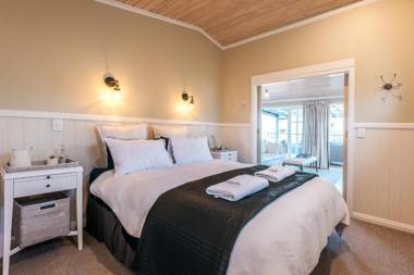 Pohutukawa Cottage Waiheke Island