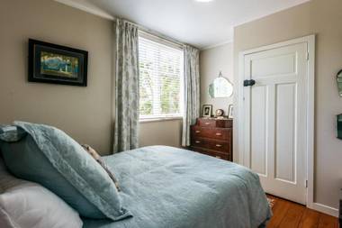 Mrs Jones Holiday Cottage - Oneroa Holiday Home