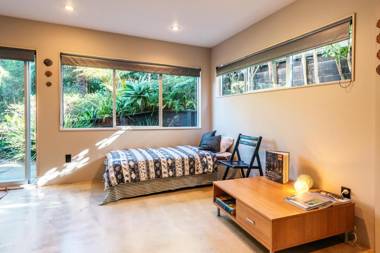 The Fat Pigeon - Omiha Holiday Home